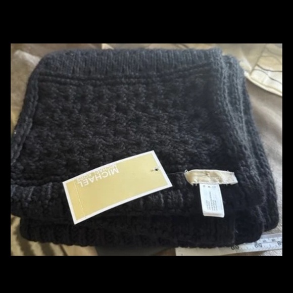 NWT MICHAEL Michael Kors Womens Patchwork Knit Infinity Loop Scarf Black - Picture 2 of 15